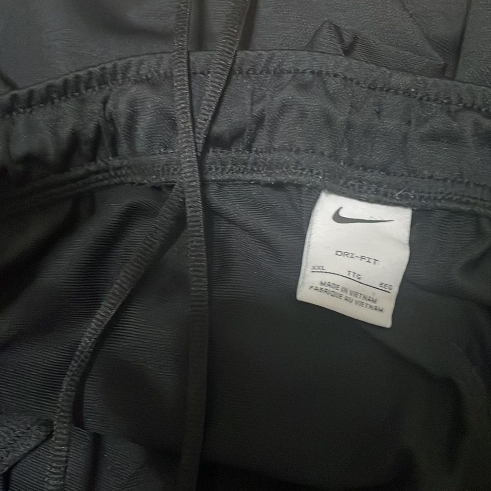 NIKE Drifit Shorts - Picture 4 of 4